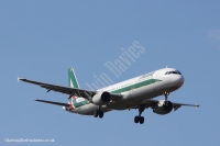 Alitalia A321 EI-IXO