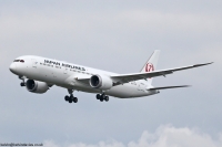 Japan Airlines 787 JA882J