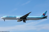 Korean Air 777 HL8250