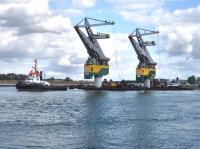 OVET BARGE CRANES 8 & 9