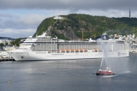 MSC ORCHESTRA & fireboat